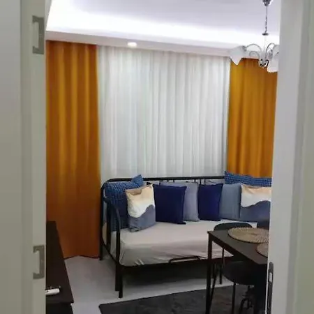 Cozy Flats With Balcony 아파트