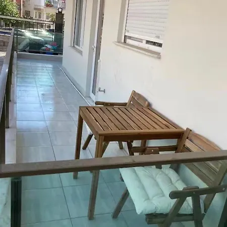 Cozy Flats With Balcony شقة