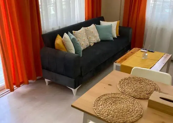 Cozy Flats With Balcony شقة