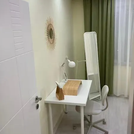 Cozy Flats With Balcony شقة