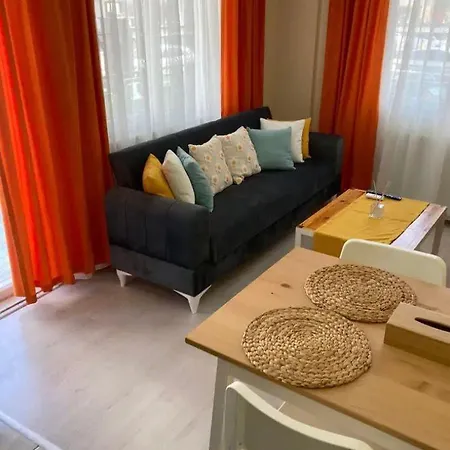 Cozy Flats With Balcony شقة