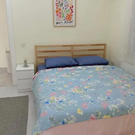 Cozy Flats With Balcony شقة