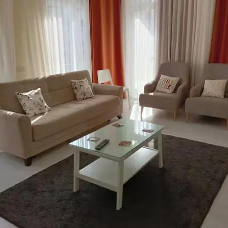 Cozy Flats With Balcony شقة