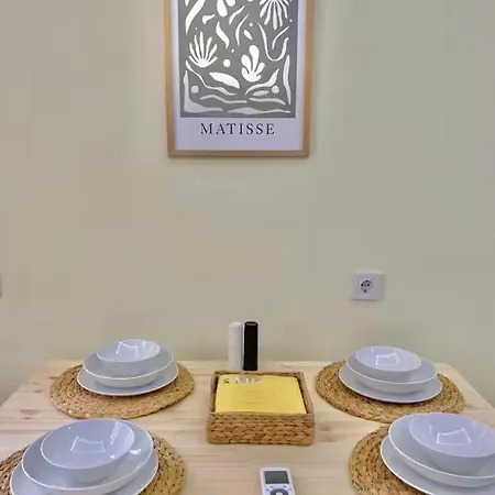 דירה Cozy Flats With Balcony